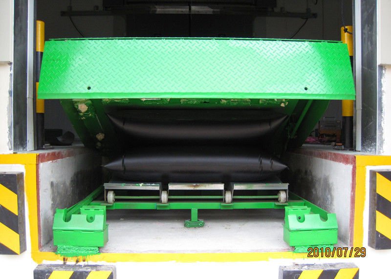 Outside Safety Air Bag Dock Leveler Low Maintenance For Heavy Lifting
