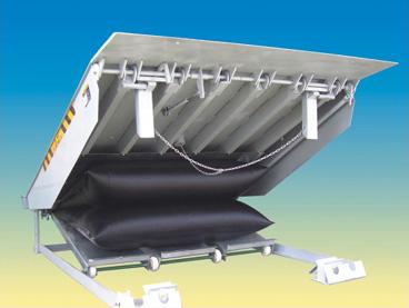 Outside Safety Air Bag Dock Leveler Low Maintenance For Heavy Lifting
