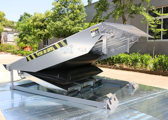 Outside Safety Air Bag Dock Leveler For Heavy Lifting Low Maintenance
