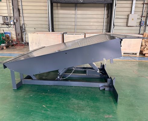 Easy To Use Heavy Duty Mechanical Loading Dock For Warehouse