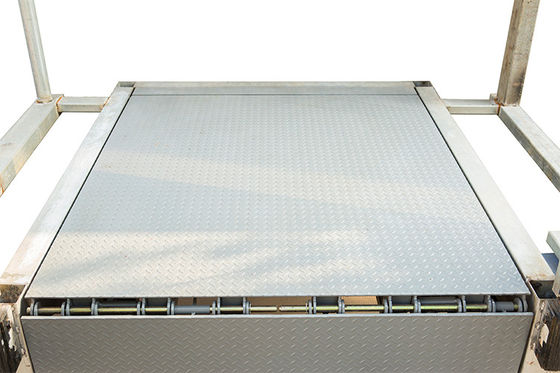 380V Three Phase Industrial Dock Levelers , Stationary Dock Ramp