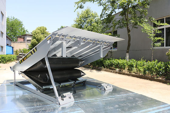 Hydraulic Safety Airbag Dock Leveler AC 220V - 240V With Push Button Control System