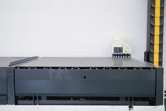 High Performance Air Bag Dock Leveler , Safe Airbag Lifting Load Dock Leveler